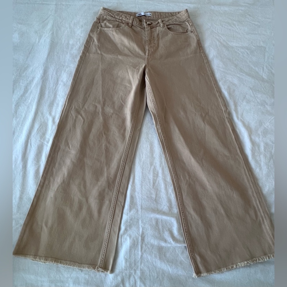 Zara Women's Tan Wide-Leg Jeans
40 inches in Length